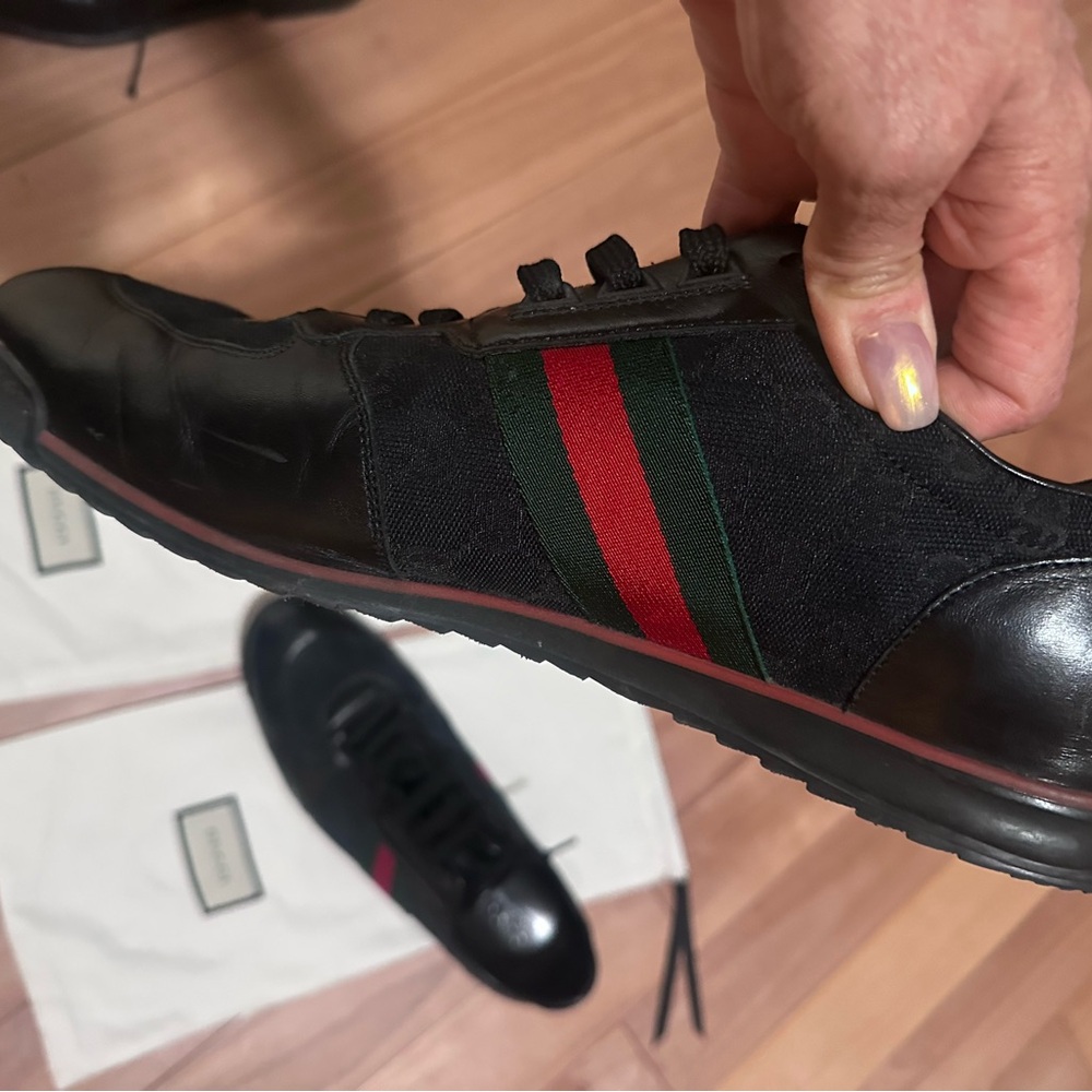 Gucci Men's Black and Red Sneakers - Picture 3 of 10
